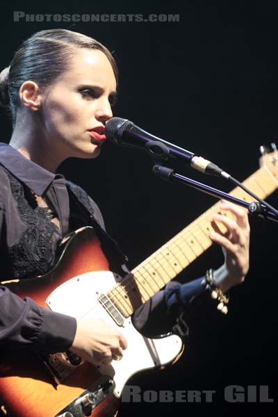ANNA CALVI - 2013-09-26 - PARIS - Gaite Lyrique - 